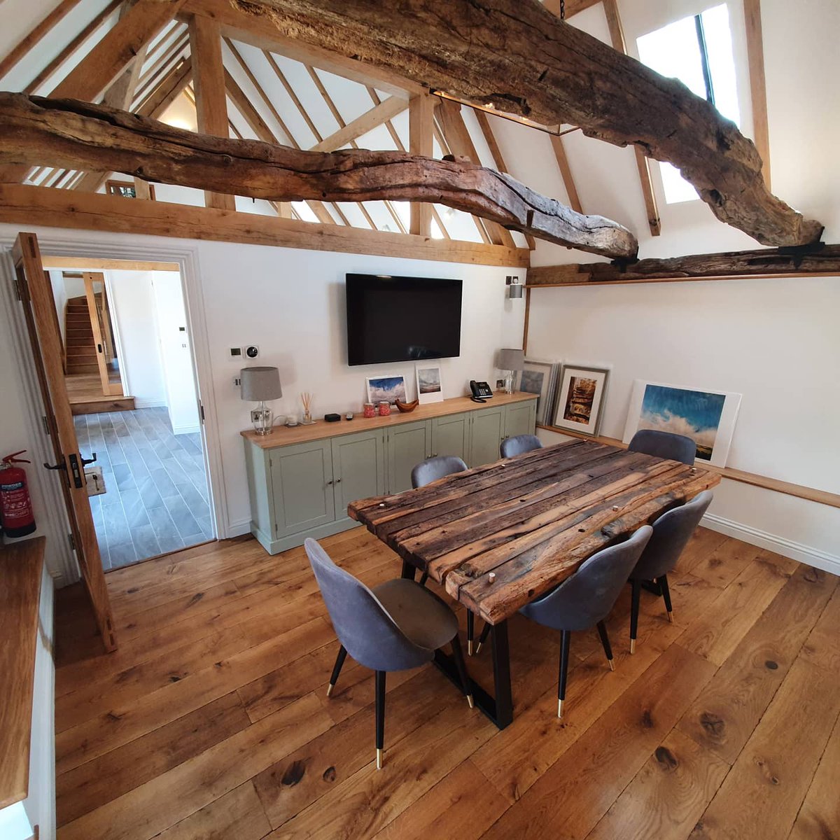 paulcleworth's tweet photo. #BarnUpdate After 15 months, we finally finished the barn, the new Tandem Financial HQ! I say 'we,' but it is all thanks to the awesome team that worked on it. I can't wait till the lockdown finishes and we can have our grand opening! #thanks #barns #tandemfinancial #granddesigns https://t.co/gcNgbV557W