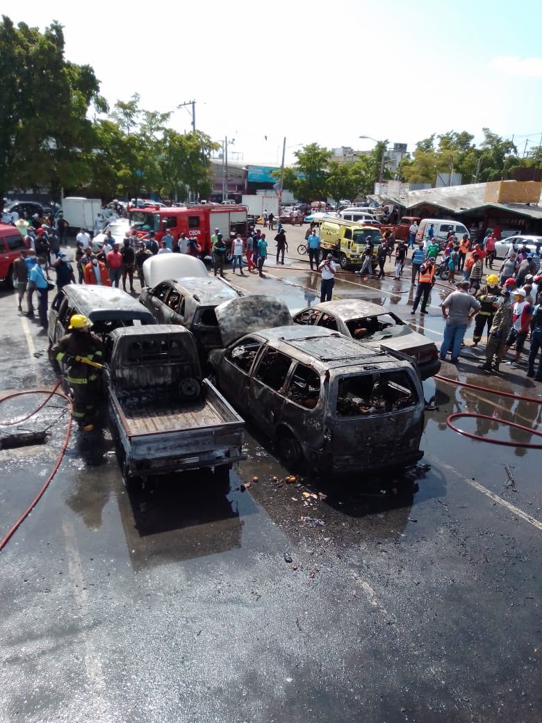 BomberosDN (@bomberosdn) on Twitter photo CBDN logra controlar incendio de 5 vehículos en el Mercado Nuevo, DN <a href="/FrometaHerasme/">José Luis Frometa Herasme</a> <a href="/schoenhals/">Kai P. Schoenhals</a> CBDN logra controlar incendio de 5 vehículos en el Mercado Nuevo, DN <a href="/FrometaHerasme/">José Luis Frometa Herasme</a> <a href="/schoenhals/">Kai P. Schoenhals</a>