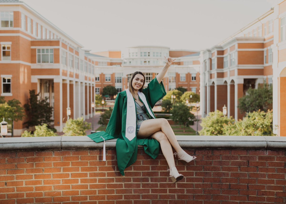 x_kayleeann's tweet photo. UNCC Graduate 💚⛏ B.S. in Exercise Science #UNCC20 https://t.co/j8TT8fQvtP