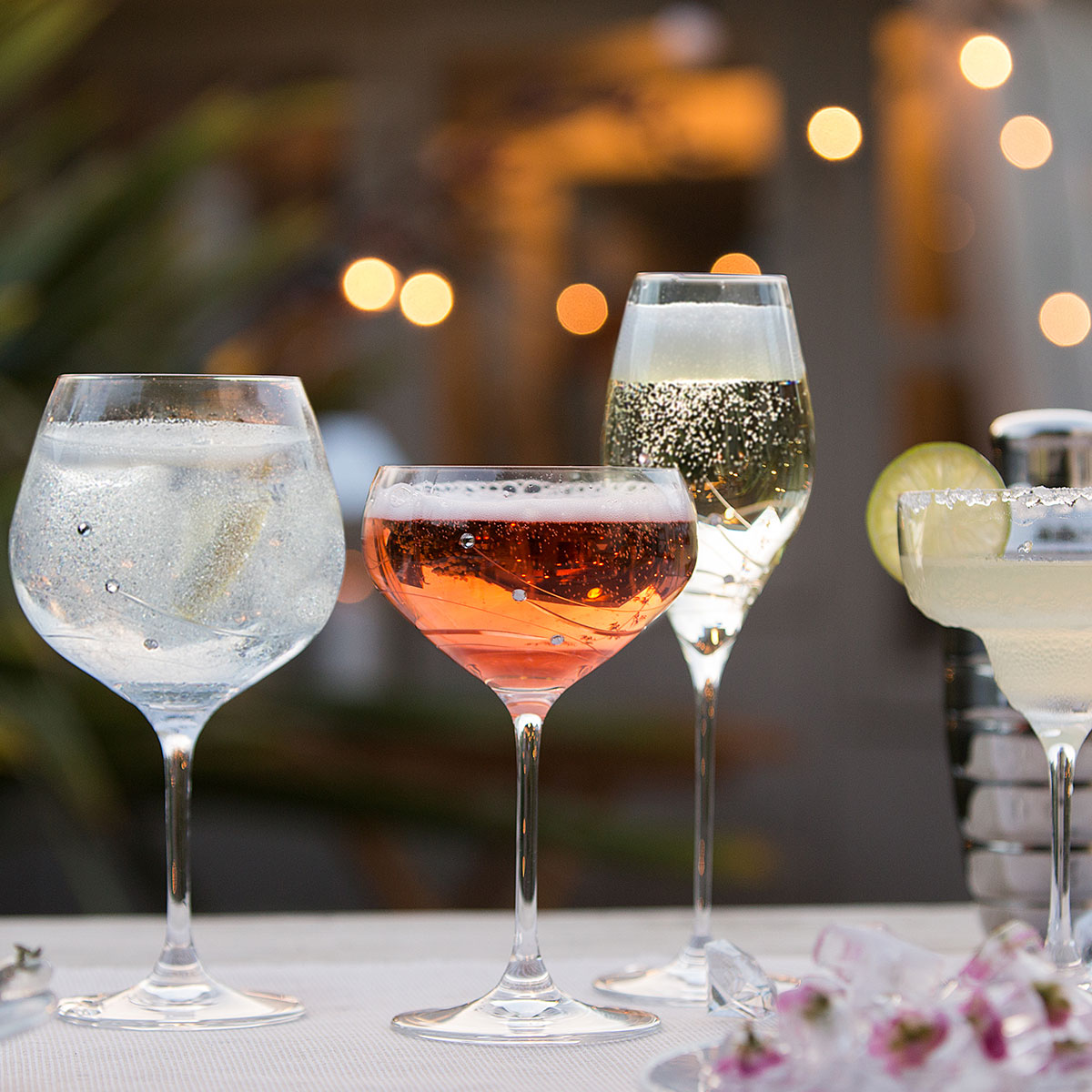 DartingtonUK's tweet photo. Fingers crossed for sunshine and champagne in the garden this weekend! :) https://t.co/EETYnYR2Kg