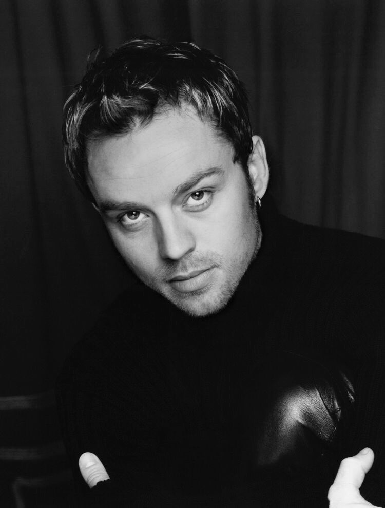 Darren Hayes cumple 48 años hoy, el mismo día que cumpleaños tú!!! Happy Birthday!!!   