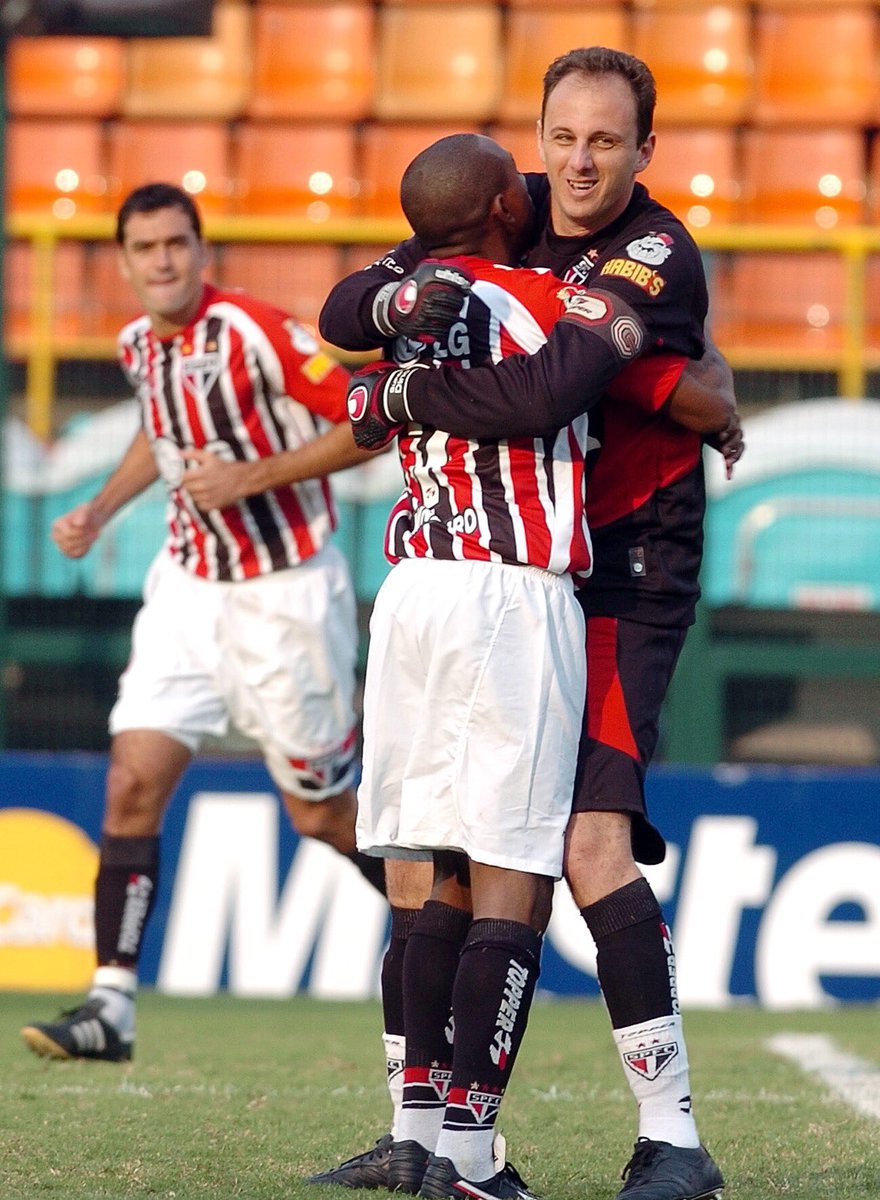 Corinthians 1️⃣ x 5️⃣ São Paulo
🗓 08/05/2005

É claro que teve gol do #M1TO na goleada! Foi ele que abriu o placar, logo aos 3 minutos do primeiro tempo. 🇾🇪

#100perdão

👉 Já viu o Cicinho revivendo esse jogo lá no Facebook? Imperdível, confira > spfc.vc/2Wd9VXe
