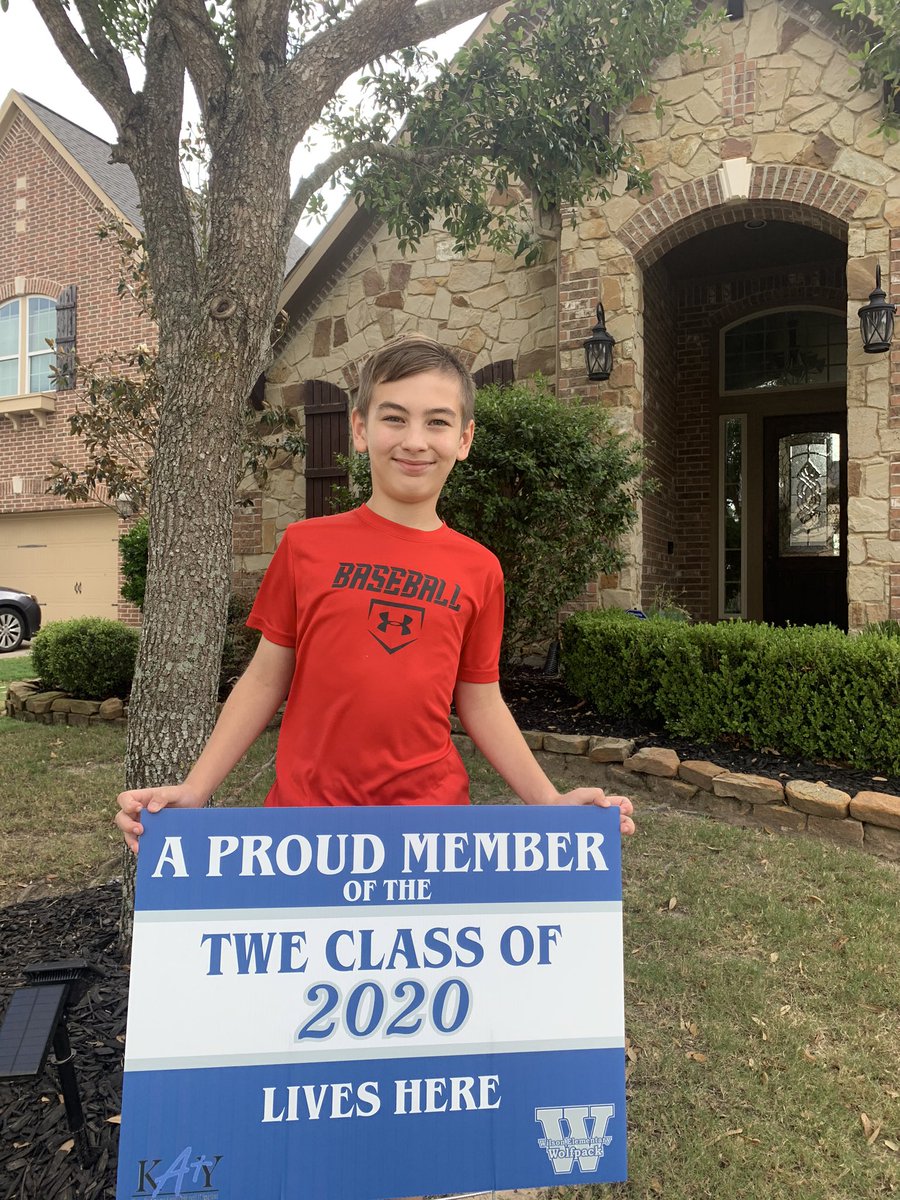 BrendaStein06's tweet photo. What a special surprise visit from @class_roberts! We β€οΈ TWE! Thanks for making my sweet boy feel special! @TWEHowl #twepta https://t.co/ISGklQBwXU