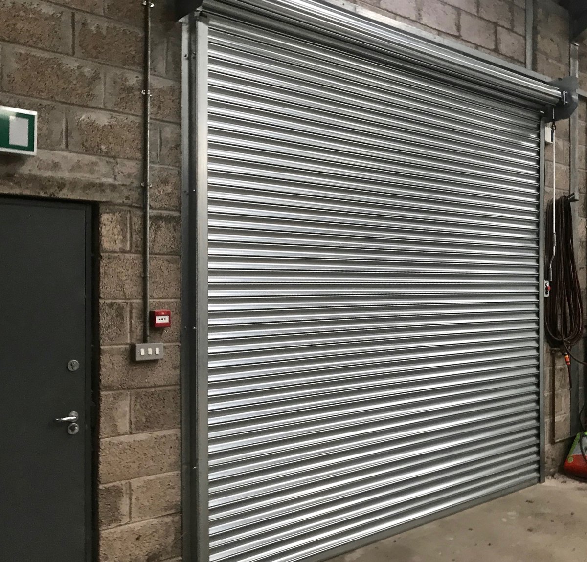AESScotlandLtd's tweet image. R O L L E R  S H U T T E R
‍‍‍‍‍‍ ‍‍
AES (SCOTLAND) LTD recently installed industrial roller shutter door.
‍‍‍‍‍‍ ‍‍
#rollershutter #industrialrollershutter #aesscotlandltd