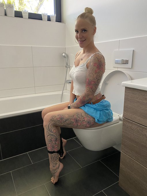 Willst du jeden Tag geile Bilder Videos Gewinnspiele und Aktionen von mir direkt auf dein Handy bekommen<a href="/tag/nofilter"class="tags"><span>#nofilter</span></a><a href="/tag/realtalk"class="tags"><span>#realtalk</span></a><a href="/tag/truthbomb"class="tags"><span>#truthbomb</span></a><a href="/tag/yourthoughts"class="tags"><span>#yourthoughts</span></a>