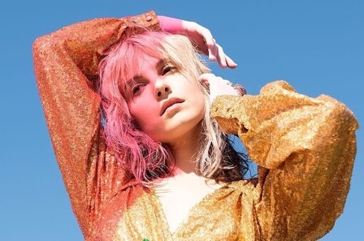 🌺 Hayley Williams (@yelyahwilliams) guérit ses blessures et s’épanouit grâce à #PetalsForArmor. Un album personnel et cathartique à découvrir ici : bit.ly/2YJmKdx <a href="/WEAMusic/">WEA Music</a>
