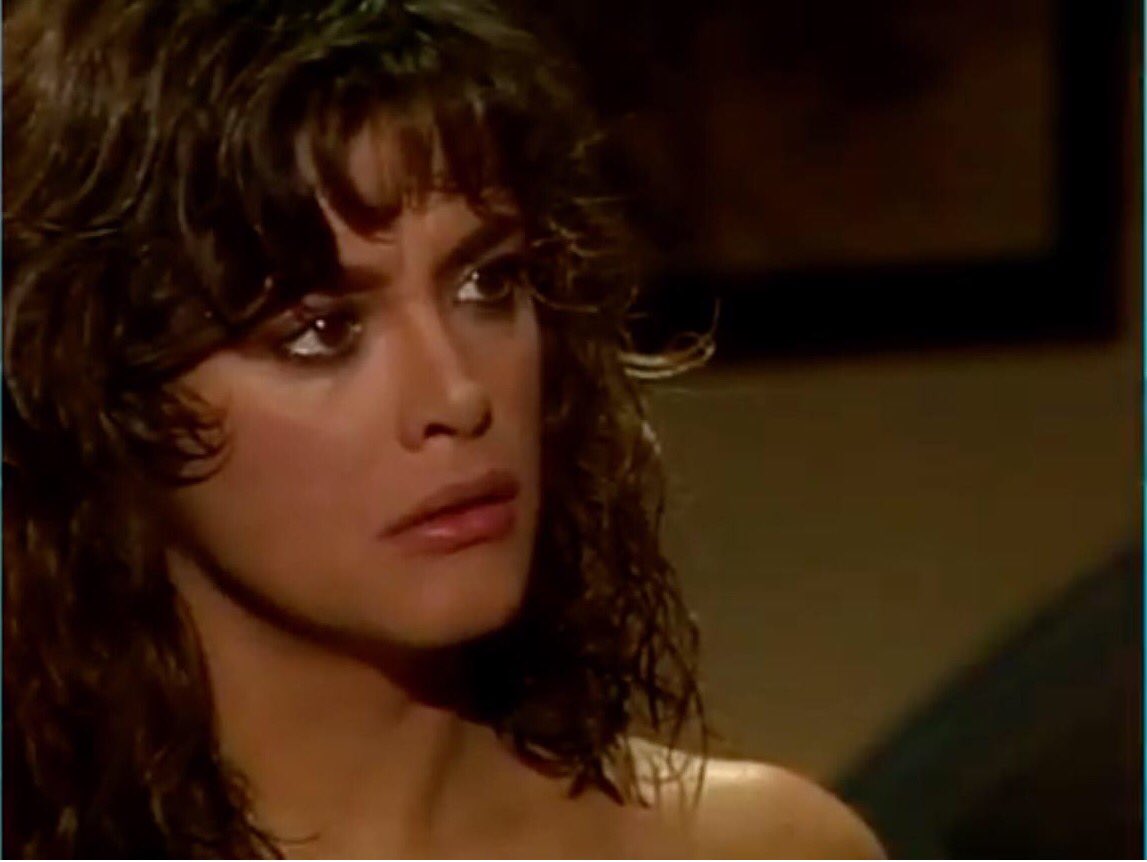 MartnezPi's tweet photo. @albaluciaparamo @LuciaMendezOf @Lulu24G @Anastasia0405 @marilu689499 @mybayka @MendezGalilea @VikaPronina65 @Liliya_SB @TStrupcina @Cadenas70 @SamuelT96387137 @luisfer36665956 @TLNovelasRetro @frankcabrera17 @GenaroR15130672 @1982papi Amo esa  cabellera rizada de Lucía Méndez. 
Cambia completamente su rostro 
#LucíaMéndez 
#ElExtrañoRetornoDeDianaSalazar https://t.co/pMlpb3EKYU