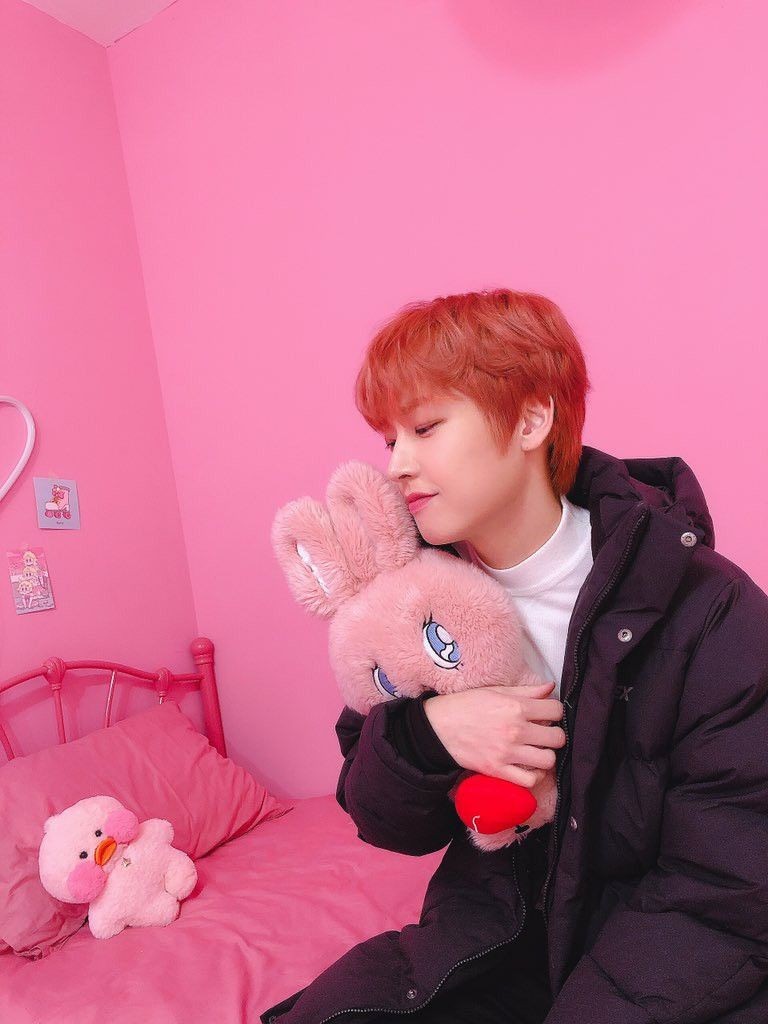 IDOL_REDHEARS's tweet photo. 18. SF9 #김인성 
송파시민김씨 덩치도 와방방크고 애교도 와방방많은 김인성 님입니다!! 약간 브라운같은 레드 사랑해요 진짜 너무 잘 어울리십니다! 예능도 잘하고 노래도 잘하는 SF9 메인보컬 김인성님 많이많이 사랑해주세요!! https://t.co/pVYGkTnNwW