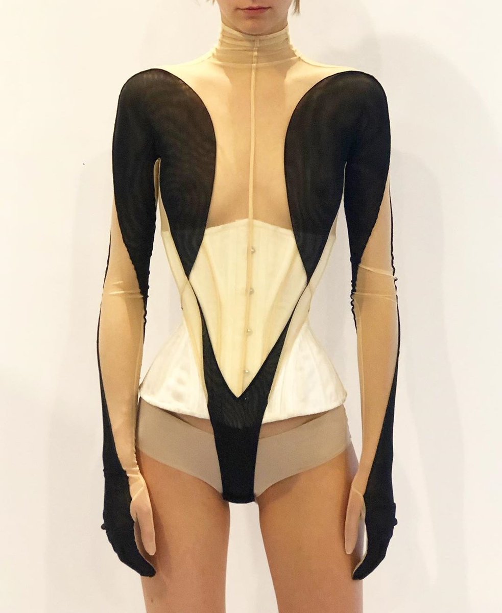 jazzminstyle's tweet photo. Mugler Fitting 🌸
•
•
•
•
•
#jazzminstyle #runway #hautecouture #fitting #abstract #details #aesthetic #fashion #style #fashioninspo #corset #colors #bw https://t.co/S2FqeSamHc