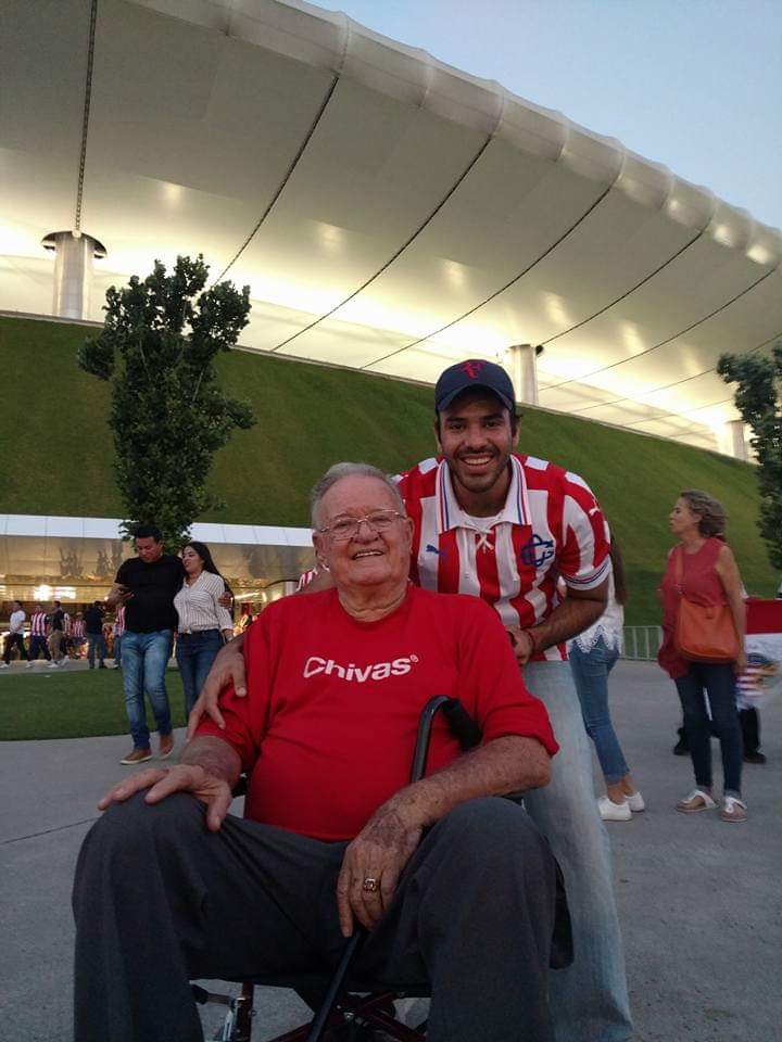Baya087's tweet photo. Felices cumpleaños @Chivas, 114 años de fútbol,  familia, exitos, estrés, gritos,  emocion, orgullo y pasión

Gracias por tantos momentos y alegría compartida con la familia y con todos los #Chivahermanos
 
114 años - Club Deportivo Guadalajara 
#ElmasMexicano  #ArribalasChivas https://t.co/xOl7zfIWjK