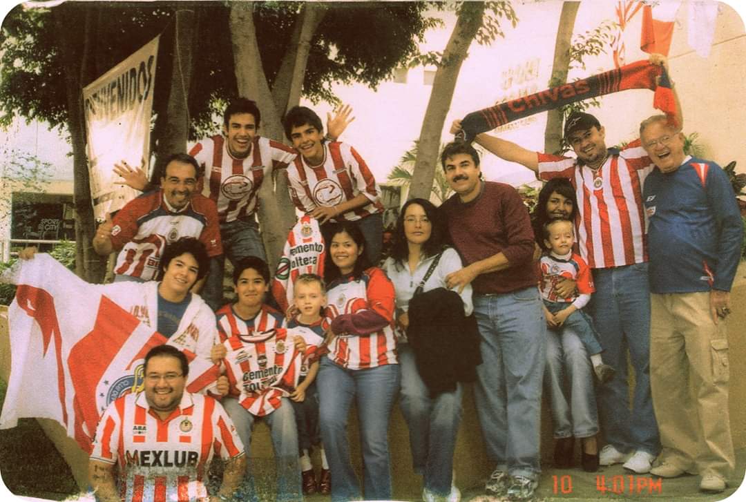 Baya087's tweet photo. Felices cumpleaños @Chivas, 114 años de fútbol,  familia, exitos, estrés, gritos,  emocion, orgullo y pasión

Gracias por tantos momentos y alegría compartida con la familia y con todos los #Chivahermanos
 
114 años - Club Deportivo Guadalajara 
#ElmasMexicano  #ArribalasChivas https://t.co/xOl7zfIWjK