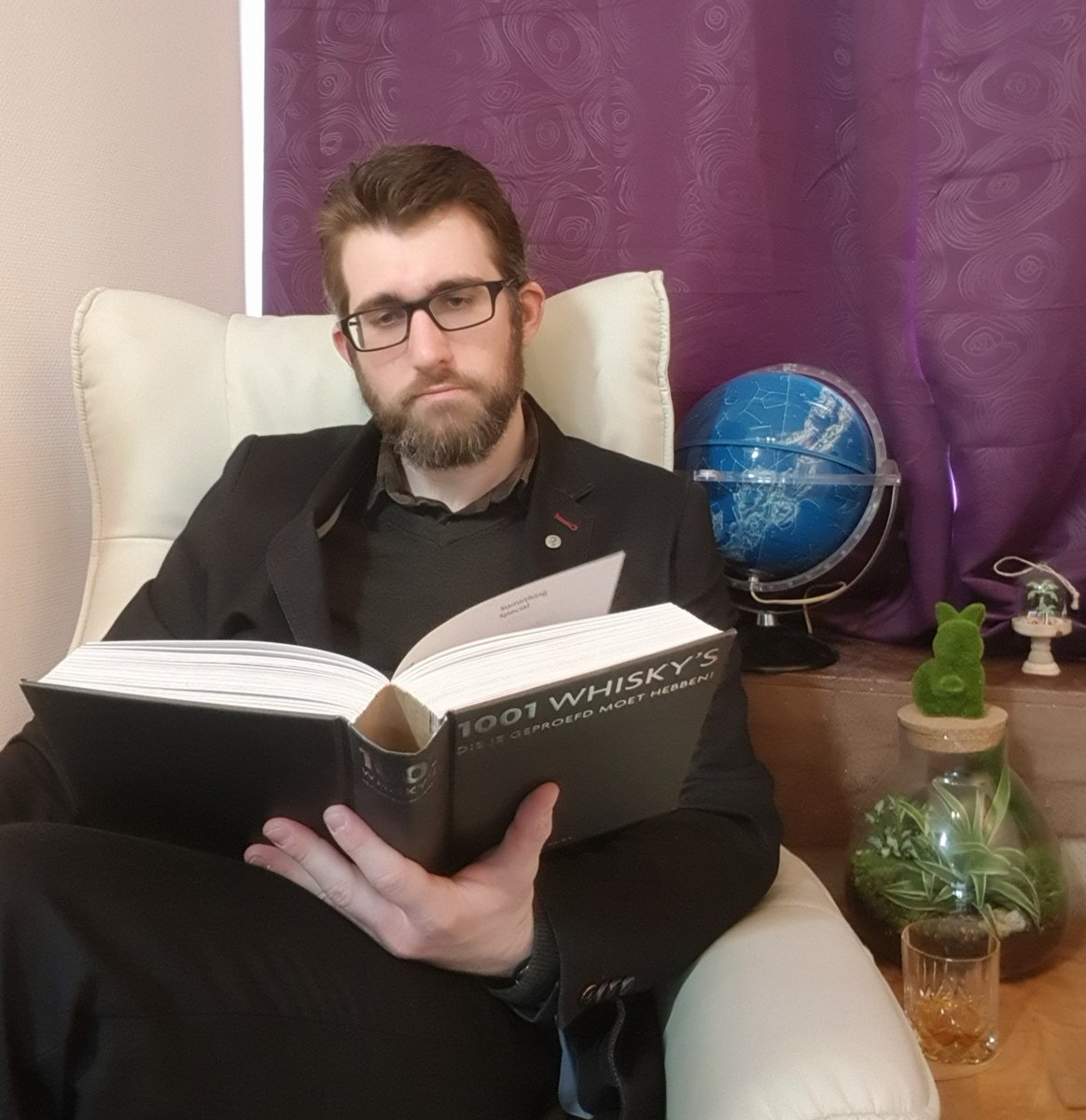 chton's tweet photo. I was doing some hard manual labour most of the day, so #FancyFriday for today is also #ComfyFriday.
I'm pretty sure the daddy aesthetic isn't going to go amiss for some of you. https://t.co/KQinCa0f9Q