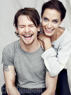Toastiewiththe's tweet photo. #AngelinaJolie  joliemania.tumblr
 #JackOconnell 2014 #alexeihay #photoshoot #entertainmentweekly #Unbroken https://t.co/30QoyQr4ig