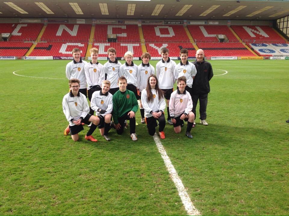 Stumocoaching's tweet photo. @mattdrury4 @HykehamTigersFC @midlincsfooty @LincolnshireFA @lincscoop Thanks Matt. Here's that same team just before playing and winning 4-2 against that years league champions. #greattimes https://t.co/n77iHLbEwS
