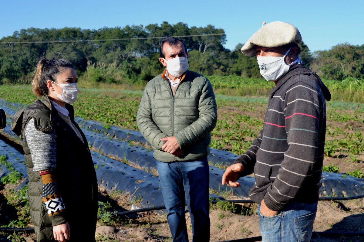 PhippsSergio's tweet photo. Nos visitó @PiaCavana, min. de Des. Social de la provincia.
Recorrimos distintos  emprendimientos con el compromiso de generar líneas de créditos o subsidios, según el caso.
Agradecemos a "Pastelería Mimi" y a las familias Nazir y Piza por recibirnos en sus lugares de trabajo. https://t.co/Lig18G3xq4