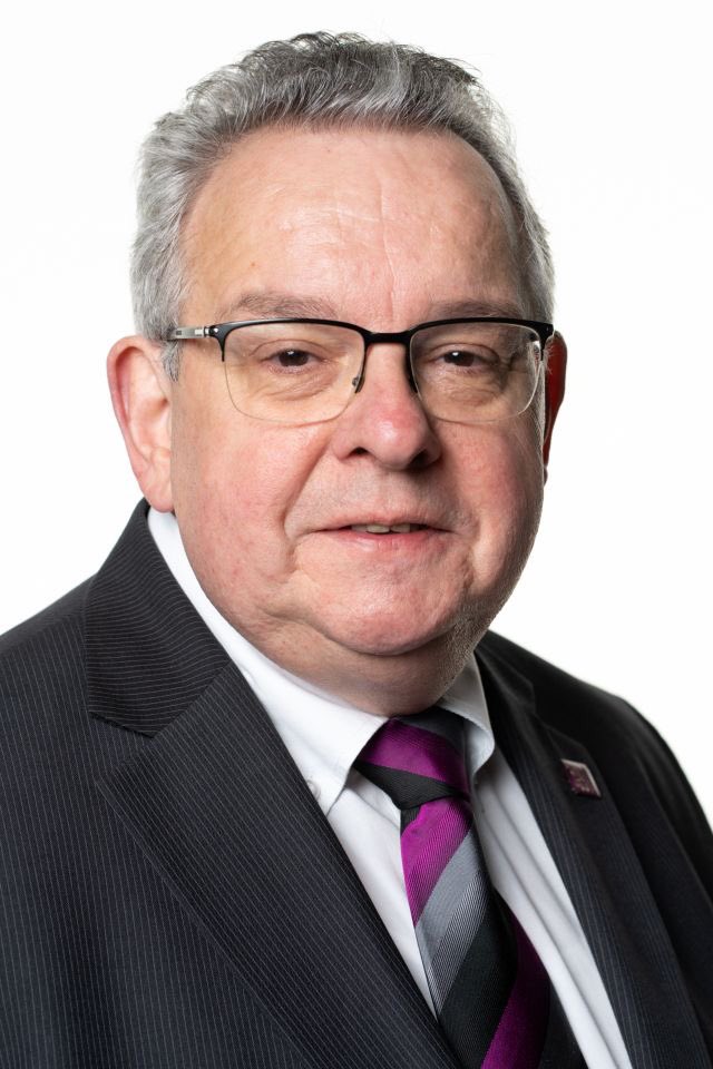 PSBrabant's tweet photo. 2 weken geleden werd Chris Spooren voor @50PLUS_Brabant beëdigd. Door het overlijden van partijgenoot Rinus van Weert voelt zijn maidenspeech ‘dubbel’. Daarom een extra 👏🙌👏 applaus voor zijn bijdrage. Ook 💐zijn onderweg. https://t.co/ork1jiCUAs