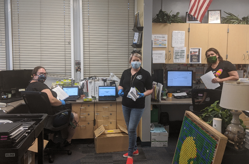 McKinley_CJUSD's tweet image. A huge THANK YOU to our McKinley Classified Staff who continues to work hard to serve our families. #McKinleyShines⭐ #EnrollmentIsNow #TechExchanges&Dist