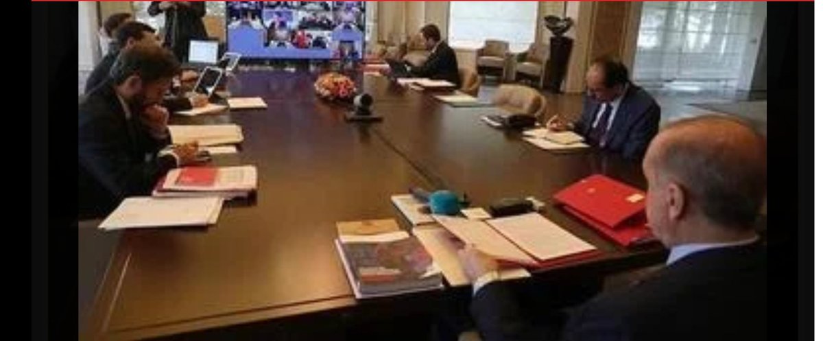 av_erdalgungor's tweet image. Tarafsızlık yemini yapmış olan Sayın Cumhurbaşkanı,  
Akp Genel Başkanı olarak partisinin MYK toplantısını Cumhurbaşkanlığı makamında  yaptığı gibi, Cumhurbaşkanlığı sözcüsü ve personelini partisinin MYK toplantısına dahil etmekte de sakınca görmemiş.
#partidevleti