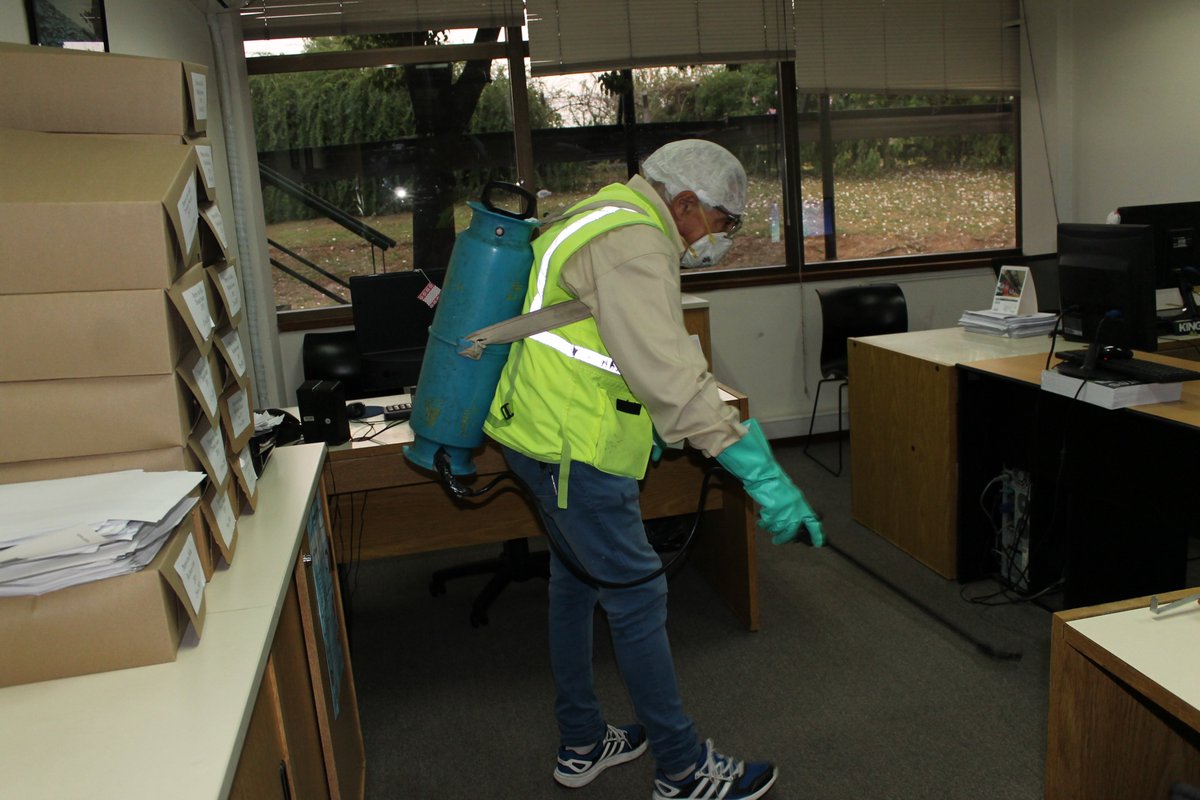 sutpapeajes's tweet photo. Desinfección, fumigación y corte de pasto para mantener los lugares de trabajo en óptimas condiciones no sólo para los compañeros que realizan tareas esenciales, sino también  para cuando se produzca la reapertura de los distintos sectores 
Más fotos 👉 https://t.co/zwnFGCfJWq https://t.co/eCyVSaktiy