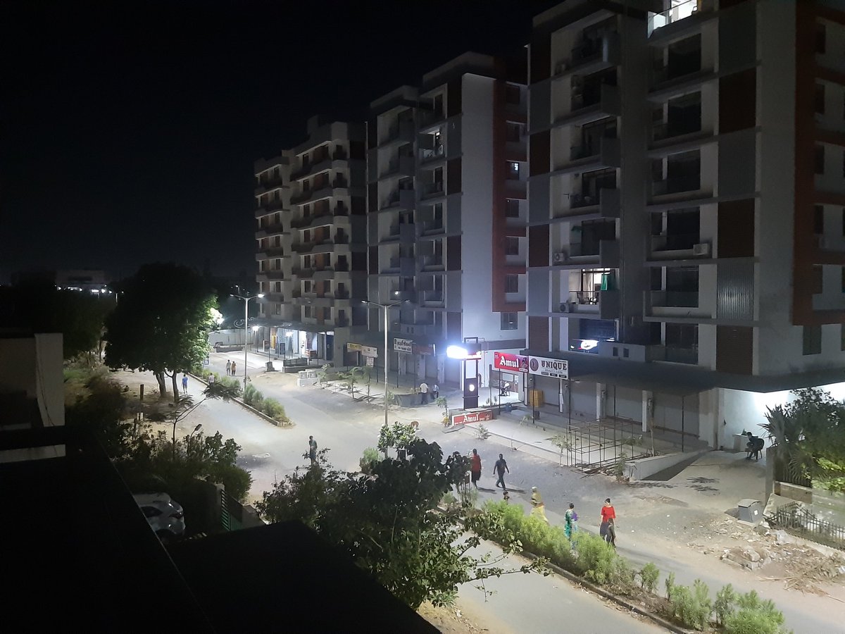 naman7197's tweet photo. This picture shows the type of lockdown which I am watching from 22nd march. People are continuously walking all over the roads without even mask.
Add: In front of satsang villa, near madhavfarm, Odhav, Ahmedabad.
#AhmedabadPolice #GujaratModel #VijayRupani https://t.co/VCGJf7tVCf