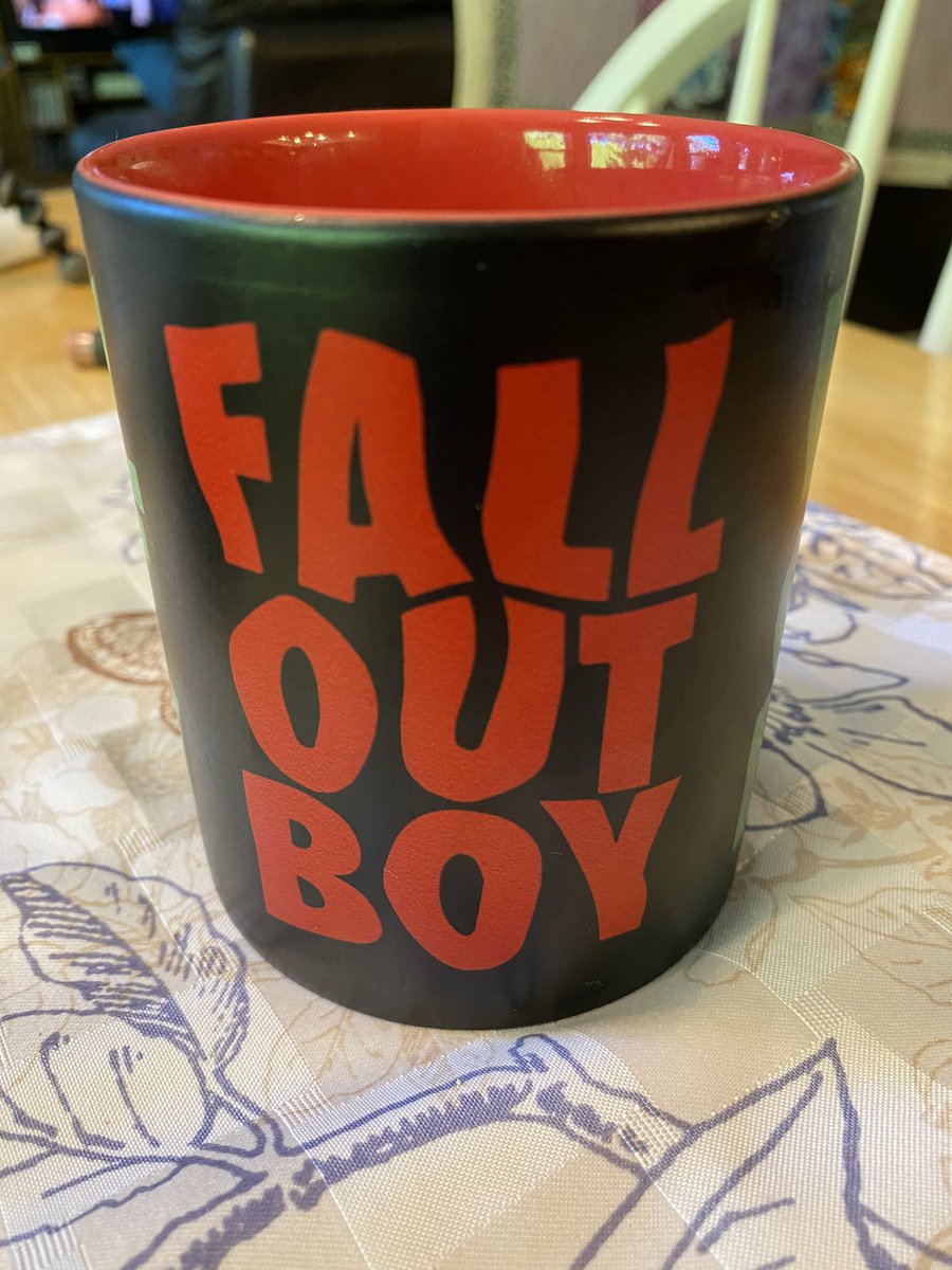 Crzy4HelloKitty's tweet image. #falloutboyfriday