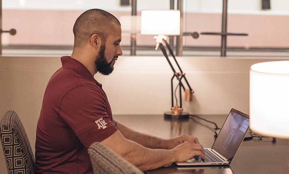 NSFPtamu's tweet photo. Howdy new Aggies! Check your email for your NSC Handbook! It contains helpful information to prepare you for your Virtual NSC.
If you didn't receive the email, please message us so we can assist you.
#tamu #tamunsc #tamu24 #tamutransfer https://t.co/JOZ8wYmW76