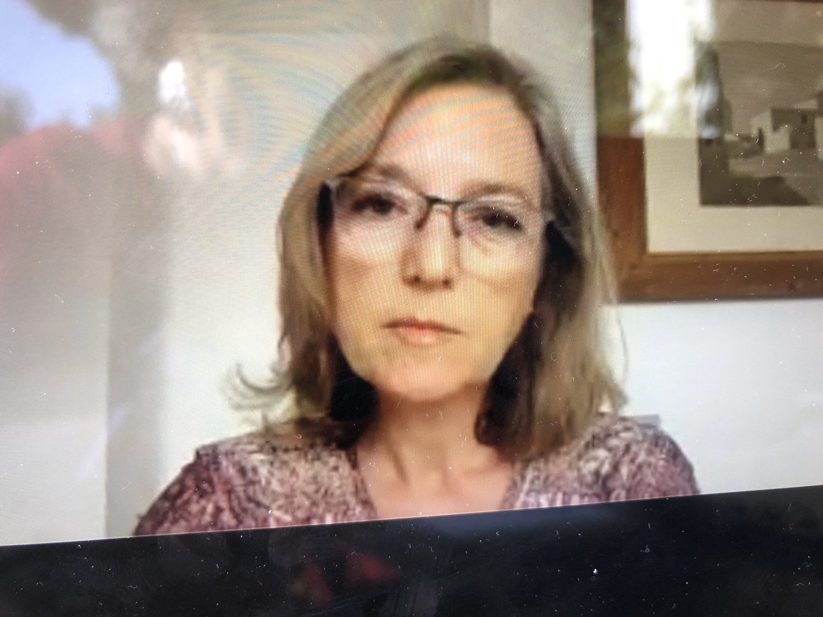 ‘Didáctica en vivo, nuevas preguntas, reinventar la clase como unidad temporal, una experiencia transformadora que valga la pena, codiseñando con los alumnos, inclusiva, rompedora de la persistente hegemonía de la explicación’ <a href="/marianamaggio/">Mariana Maggio</a> <a href="/RoLpezOlivn/">Ro López Oliván</a> #LearningLeadersSummit