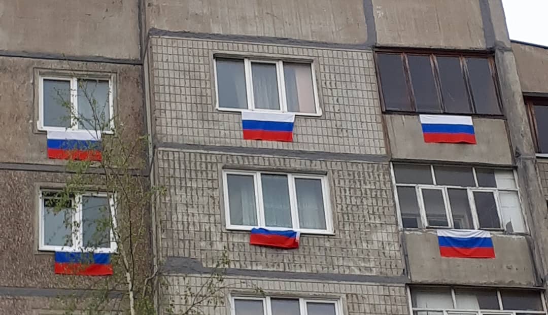 #75Победа#9мая#ВспомнимГероевВместе
Дома по ул.2 Ключевая,д7 и ул. Дюковская,д.21  присоединились к акции "Флаги России. 9 мая"".