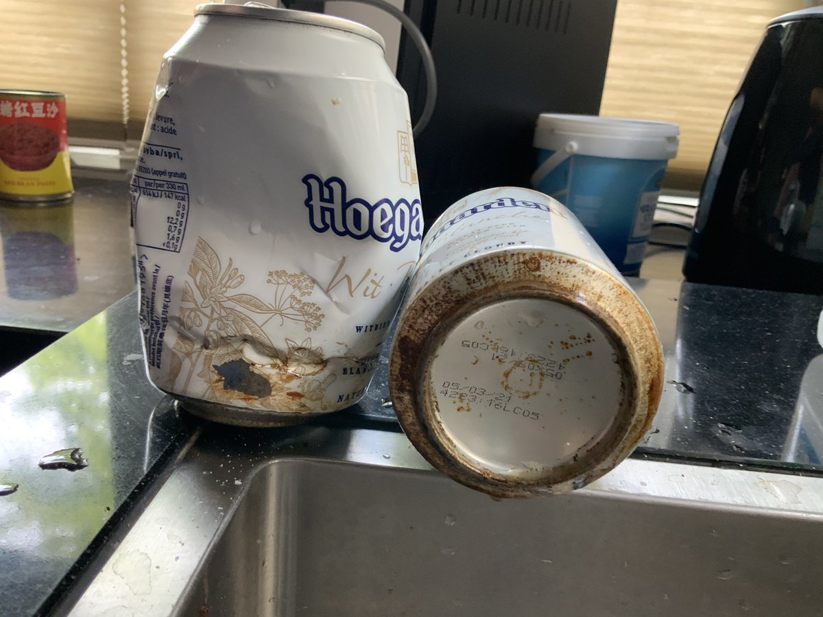 Bultenm's tweet photo. @mijnCoop
Vandaag in Zwolle bij Coop maagjesbolwerk Hoegaarden witbier gekocht. Geen bon meegenomen ivm Covid19. Blikjes zijn aangetast door iets. 1 blikje lek, helaas op de bekleding van mijn auto. Vind je dat ook niet correct? https://t.co/OpeuzO6Xpt