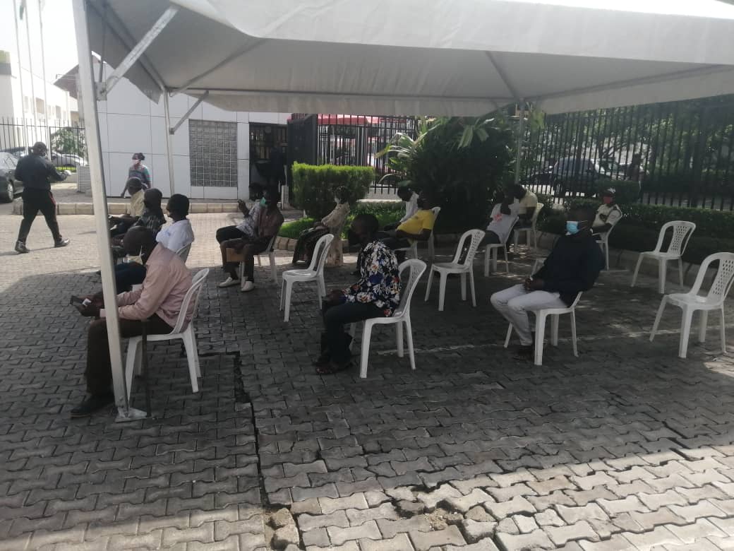 ideylearn's tweet photo. It is obvious & clear from the action taken by @ZenithBank, that they're fully in support of maintaining social distancing and also making sure customers adhere to it. Are after the well being and safety and of there Customers money
#StaySafeWithZenith https://t.co/uHJU7XovzS