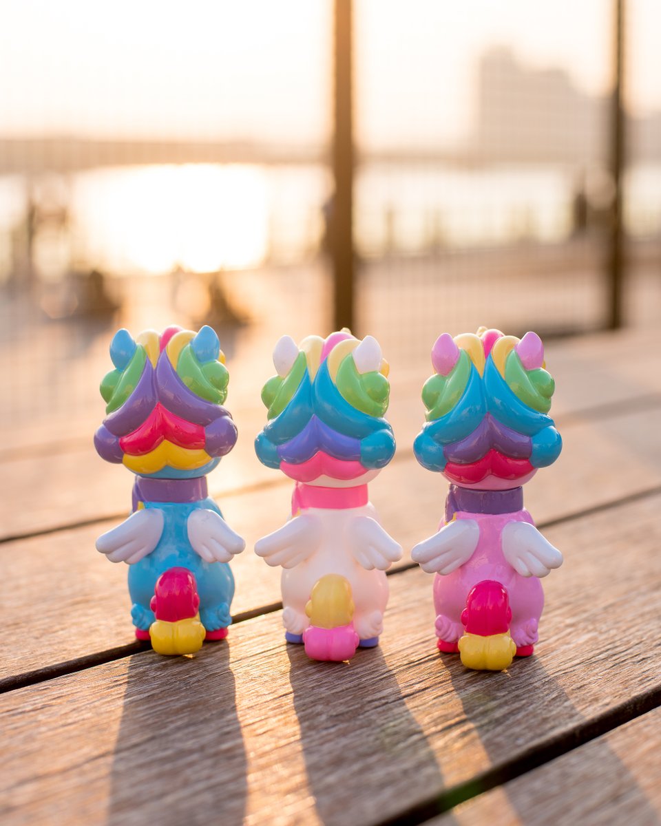 UCCProjects's tweet photo. Candie Bolton’s AURA unicorn limited release🦄
Designed and sculpted by @Candie_Bolton

 3 versions available: White, Pink and Blue
Vanilla Bean colorway (White)
Strawberry colorway (Pink)
Blueberry colorway (Blue)

Now available at @ToyUndergroundS 
https://t.co/DMOFNEQeim https://t.co/YGgYUsQseN