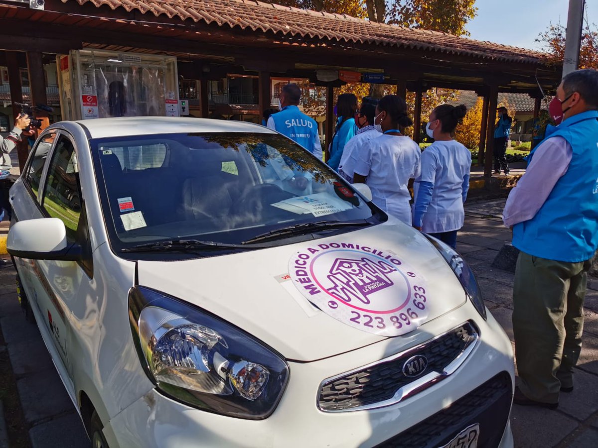 ClaudiaPizarro's tweet photo. Desde hoy, cuando La Pintana entra en cuarentena total, disponemos de Médico a Domicilio para vecinos y vecinas mayores de 75 años. Gracias a @ALDAutomotiveCL por facilitarnos gratis los vehículos. Nos ha costado, pero acá estamos, ofreciendo un nuevo servicio a la comunidad. https://t.co/bXGJjZUEGN