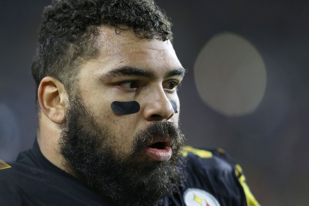 PFF's tweet photo. Most total pressures among interior defenders in 2019
1. Aaron Donald - 80
2. Kenny Clark - 62
3. Cameron Heyward - 59
4. Chris Jones - 58 https://t.co/gNldnsHijc