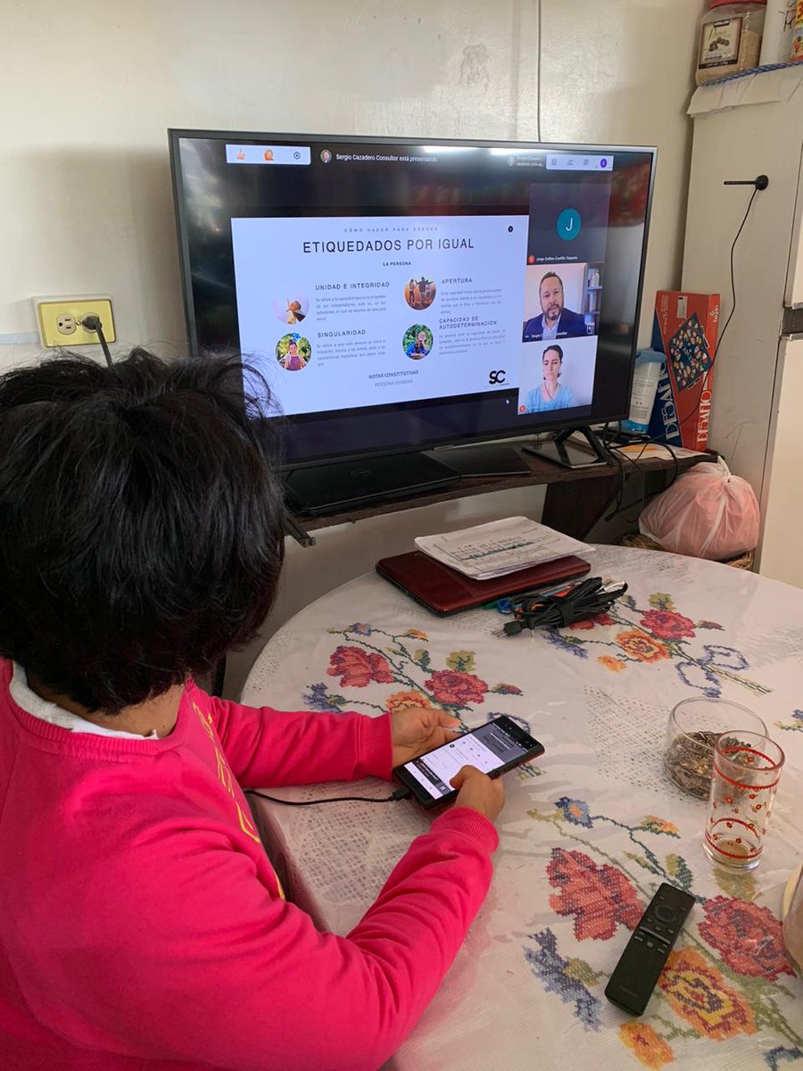 262Epo's tweet photo. Maestras y maestros mirando la conferencia¿Cómo hacer frente a la violencia de género? Agradecemos a las autoridades por éste ciclo de conferencias en tiempos de pandemia #sipebg29 
#gobiernoedomex 
#Edomex https://t.co/N2EDFZaomJ