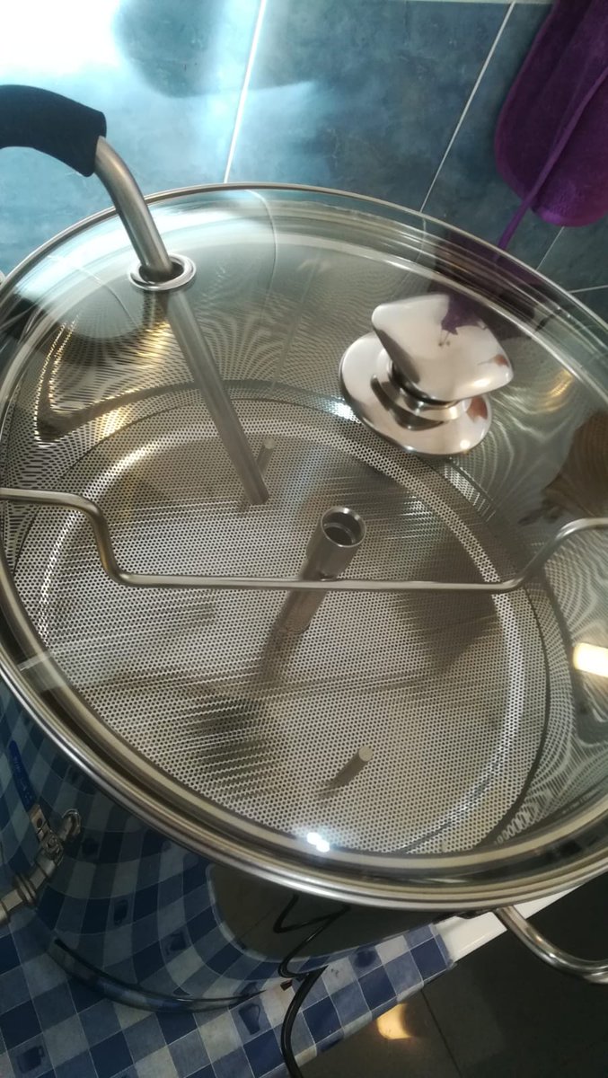 burrubeer's tweet photo. Ho hem fet!!!! ens hem decidit i ens hem modernitzat. Deixem la nostre #KlarsteinBeerfest tunejada i hem comprat la #MyBrewery. Una "olla" automatitzada amb tot integrat.

nova entrada al #blog
https://t.co/7XN7UIhlSb

@Cervezania #cervesacasolana #cervesaartesana https://t.co/PCiUeCNs3u