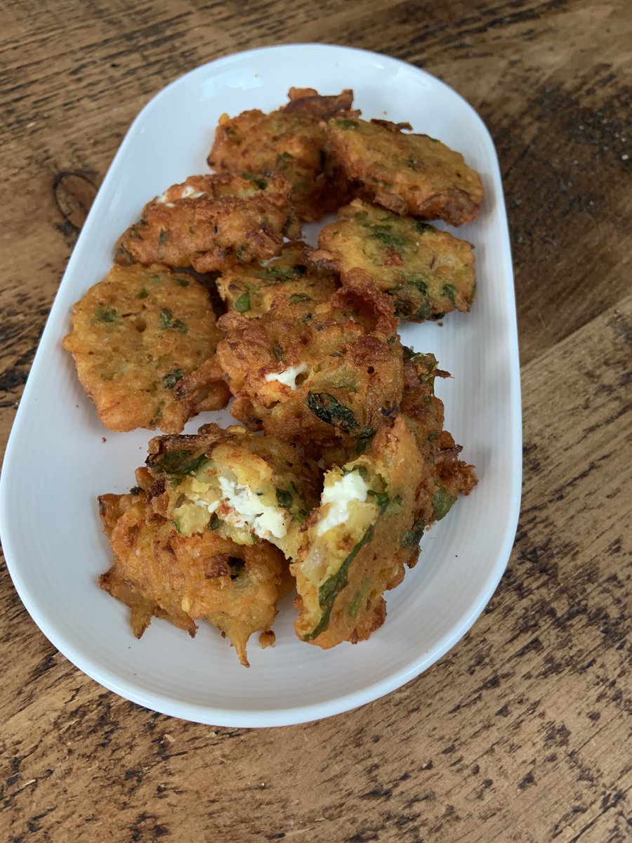 MIXEDTHAL's tweet photo. Feta cheese & lentil pakoras /fritters. I have an obsession with feta cheese, I add them to almost everything.
Recipe on my Insta below
Please share with retweets 🙏
https://t.co/KPzAs6SBz6
#pakoras #vegetarianfood #lockdowncooking #ramadancooking #iftar https://t.co/NE7uDW006j