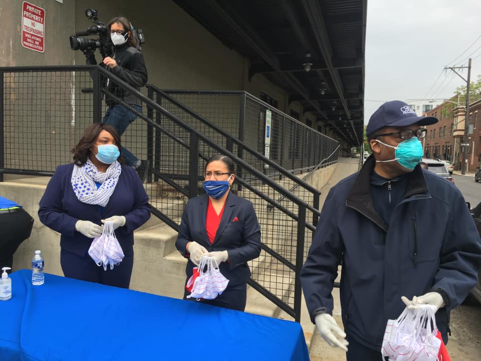 Darrell_Clarke's tweet image. Chilly but productive morning out at the Brewerytown CDC food distribution site giving out food and #reusablemasks to our community with @CouncilwomanKGR and @RepDonnaBullock.