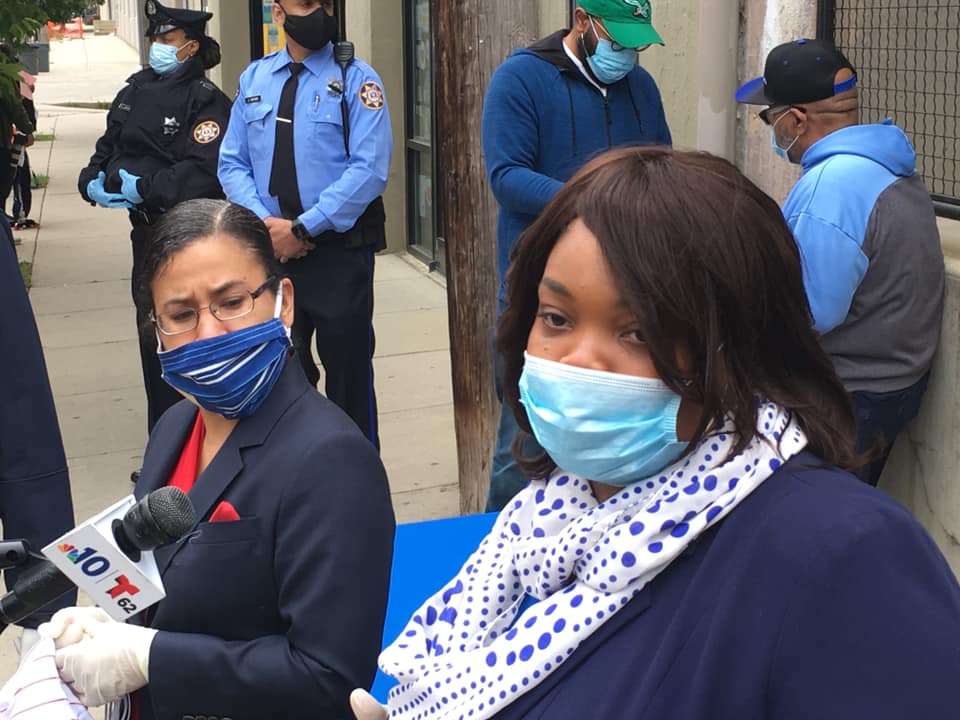 Darrell_Clarke's tweet image. Chilly but productive morning out at the Brewerytown CDC food distribution site giving out food and #reusablemasks to our community with @CouncilwomanKGR and @RepDonnaBullock.
