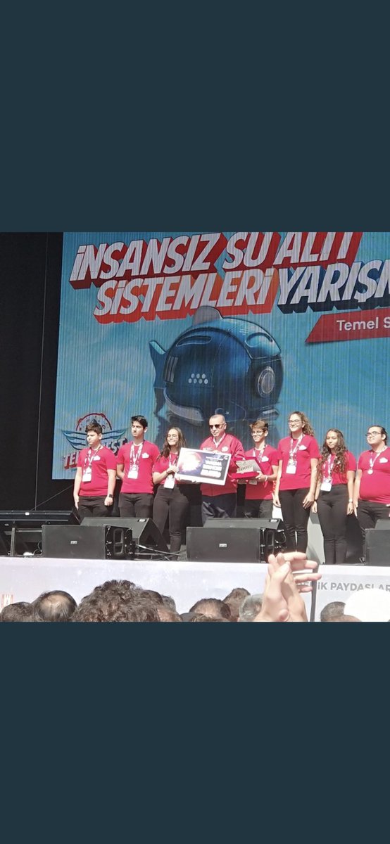 Sn <a href="/Selcuk/">Selçuk Bayraktar</a> Bayraktar’ın röportajını izlerken büyük gurur duydum👏🏼

BK Fen Tek Lis. Milli Teknoloji Hamlesi’ni en çok destekleyen liselerdendir.
Teknofest2019 da  “insansız sualtı robotları” kategorisinde TR birincisi olmanın yanı sıra , 2020 yılı 65 projemiz şimdiden kabul aldı🔥