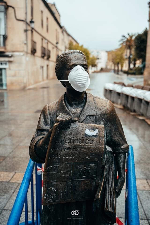 samfdez_'s tweet photo. Me gustaría recordaros/enseñaros como ha estado Cáceres estos días tan vacía, tan bonita.  

Ha sido todo un regalo haber podido hacer estas fotografías. 

@TOOMANYFLASH @Ayto_Caceres 

 #diariodeunfotografo #alumnoflash https://t.co/nsEeO8dPcp