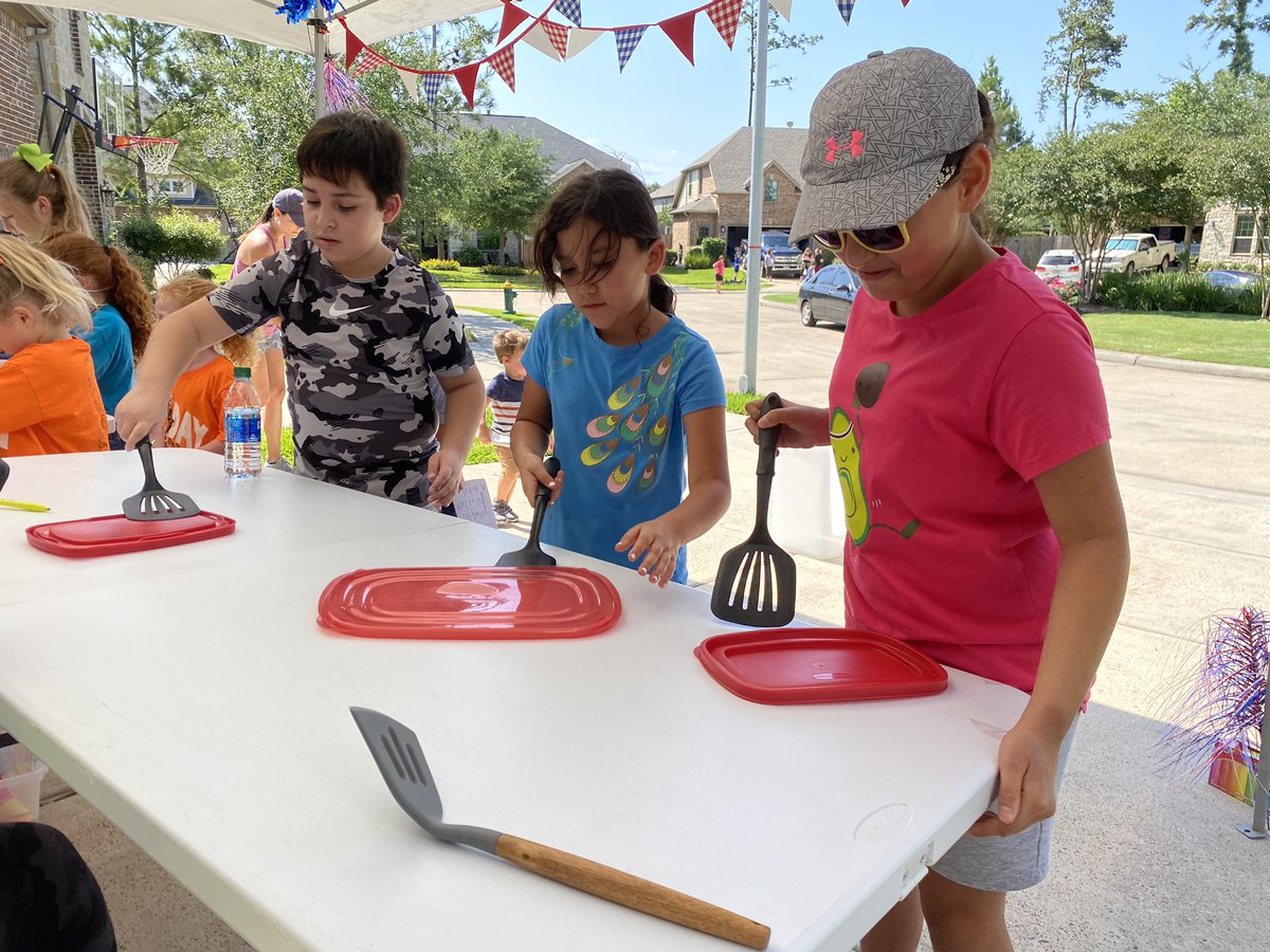 MattlageMr's tweet photo. These activities look like a lot fun!! #ASEPanthers #NationalFieldDay @HumbleISD @HumbleISD_ASE @ASE_PTOHumble @miriamf2016 https://t.co/jMT5R5aFdJ