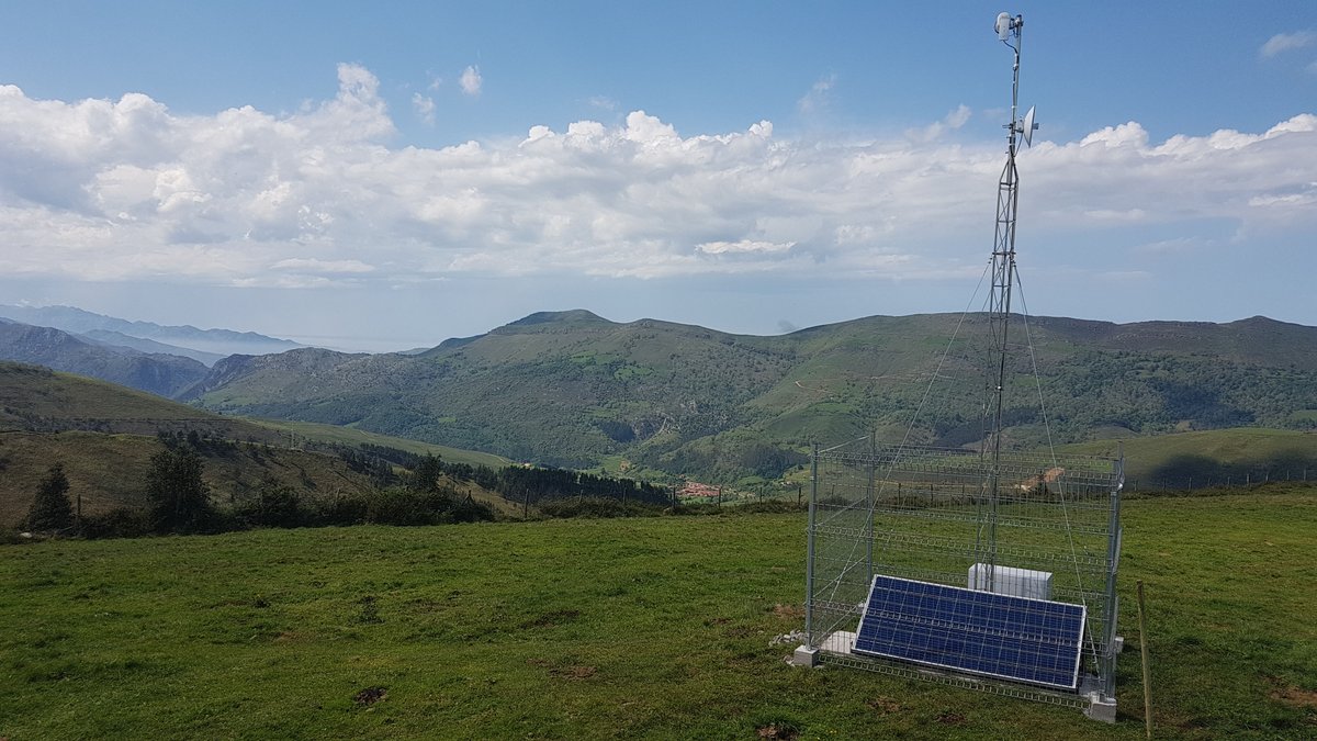 netcancantabria's tweet photo. La localidad de #Carmona perteneciente al @AytoCabuerniga ya se encuentra conectada gracias a nuestra torre solar y 100% sostenible.
Gracias al trabajo de nuestro equipo técnico, todo el Valle de Cabuérniga dispone de conexión a través de la red integral de banda ancha de #NetCAN https://t.co/Qp7EMs40oy
