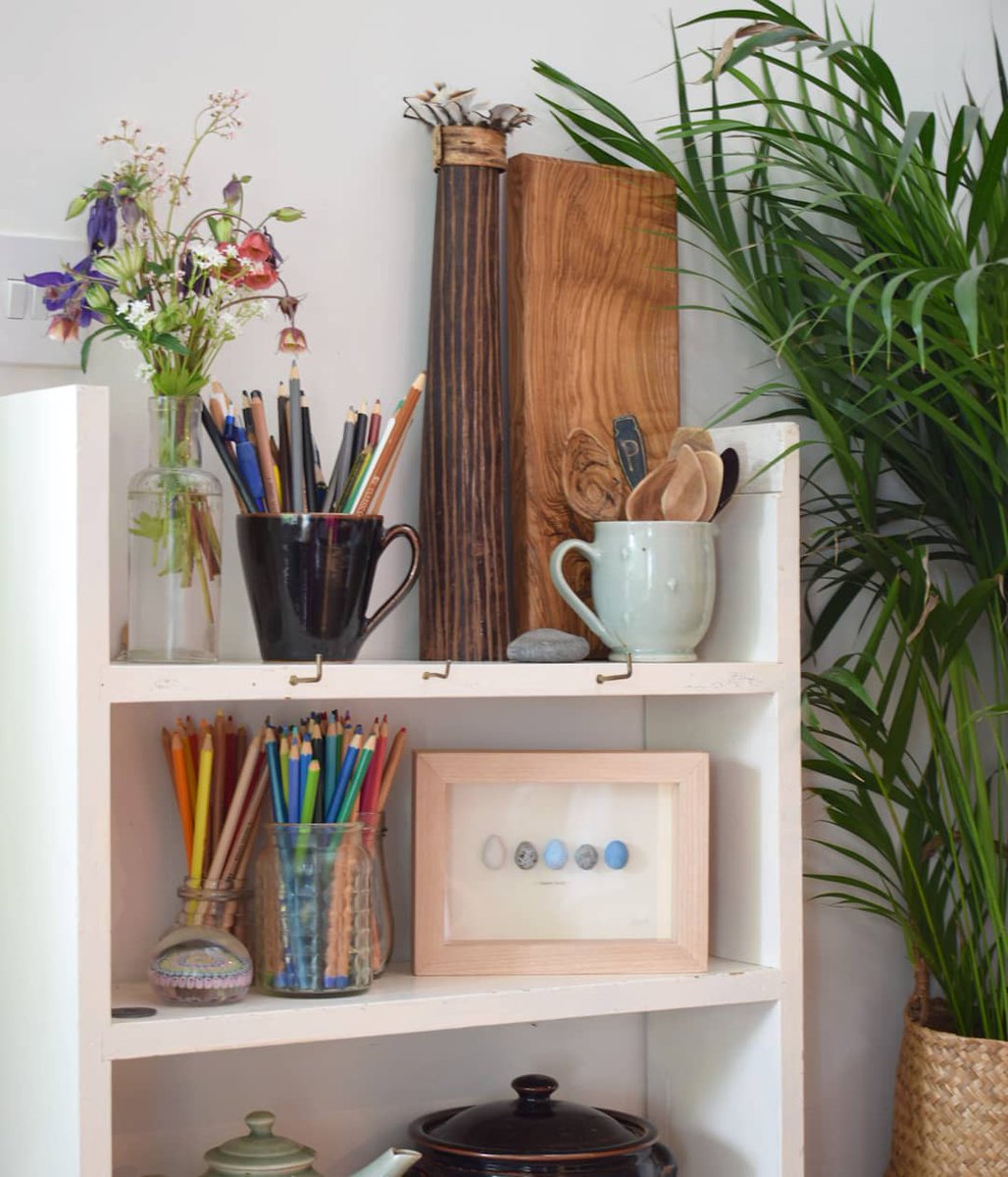 kasasagiDesign's tweet photo. The end of another week in #lockdown.... I made it into my work room on Monday, picked up the jars of pencil crayons the kids wanted for their homework and swiftly left. The jars are now living in the Kitchen because at least they get some use there! #MakersLife #workingfromhome https://t.co/LBDmDBojW7