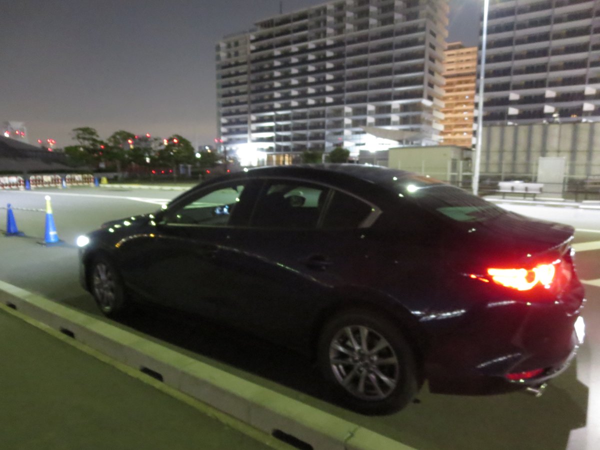 常 磐 津 兼 太 夫 ソーシャルディスタンス 新しくやってきたmazda3 後サスペンションが先代アクセラでマルチリンク だったのがトーションビームへ変更になったが総じて乗り心地は上質 ただ 片側だけがギャップに入った時などは反対のサスにも同時に