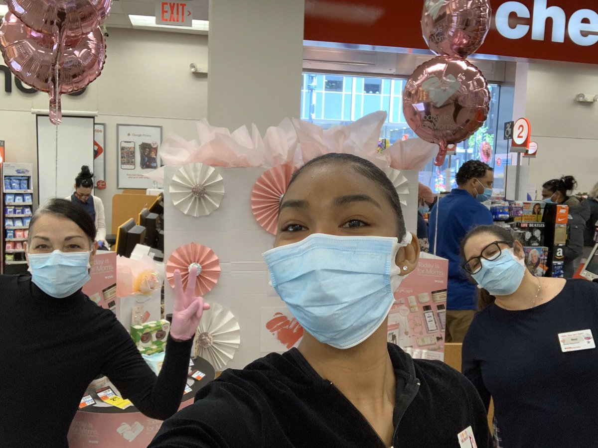 LisaMWright1's tweet photo. Moms Day is almost here &amp; @cvspharmacy we got you covered onside &amp; out ❤️
#Beautyunaltered
#TheBigR10
#Skincareisselfcare
#celebratemom 
@dwoodCVS 
@mbastarache_CVS 
@KoladyCVS https://t.co/Uqhk5KLujN