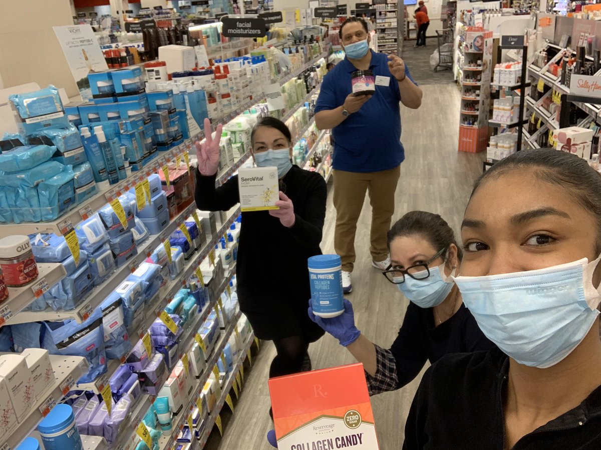 LisaMWright1's tweet photo. Moms Day is almost here &amp; @cvspharmacy we got you covered onside &amp; out ❤️
#Beautyunaltered
#TheBigR10
#Skincareisselfcare
#celebratemom 
@dwoodCVS 
@mbastarache_CVS 
@KoladyCVS https://t.co/Uqhk5KLujN