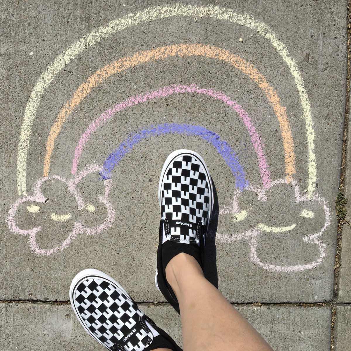 CelestineKLow's tweet photo. Taking a morning walk in my @NetApp #Vans_66 and saw this cheerful sidewalk chalk drawing on #FashionFriday.  Answer 4 questions @NetAppPartners to win your own pair of NetApp #Vans_66! Good Luck! #NetAppMVP #NetAppATeam @lamborn_chris @WindersMonica @Kimsstevenson #AsksInAction https://t.co/8UoKVQ0JR0