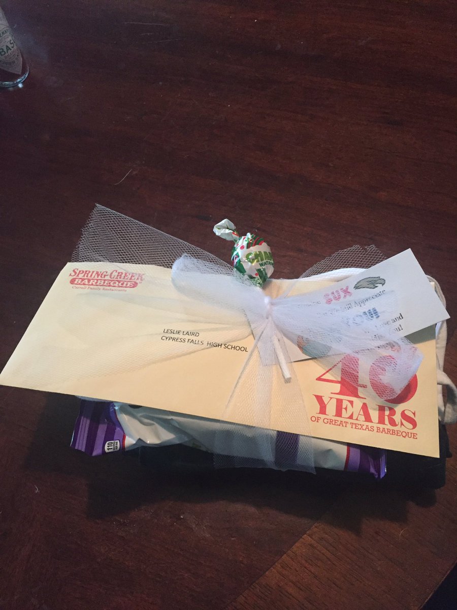 leslienroo's tweet photo. This fabulous #TeacherAppreciation gift came to my door today. Cy Falls has the BEST admin! Thank you!#cyfalls #CFISDspirit https://t.co/iIZYyyGZsx