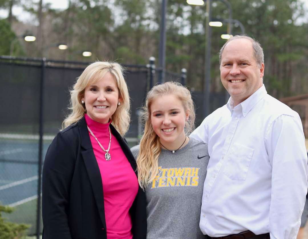 MsD_OGES_EHS's tweet photo. Congratulations class of 2020! Maggie and Rachel - we will miss you and I wish we could have given you a better send off! 💙🎾🦅 @EtowahHS @ehsmenstennis https://t.co/09HKpVVRqv