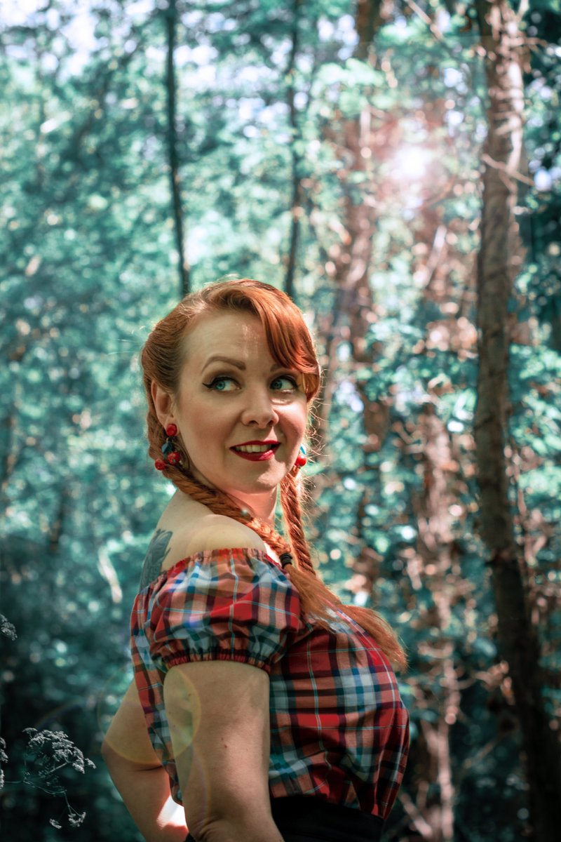 VivOfHolloway's tweet photo. Any vintage lover needs at least one Check Top in their collections! Our Classic Check Red Blue Peasant Top is the perfect choice.💙❤️
#vivienofholloway @vivienofholloway
#madeinlondon #vintagestyle #retro #pinupstyle #peasanttop #1950stop #offshouldertop #checktop #retrotop https://t.co/RnFqlYnXs2